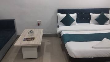 Double Room, City View | Desk, free WiFi