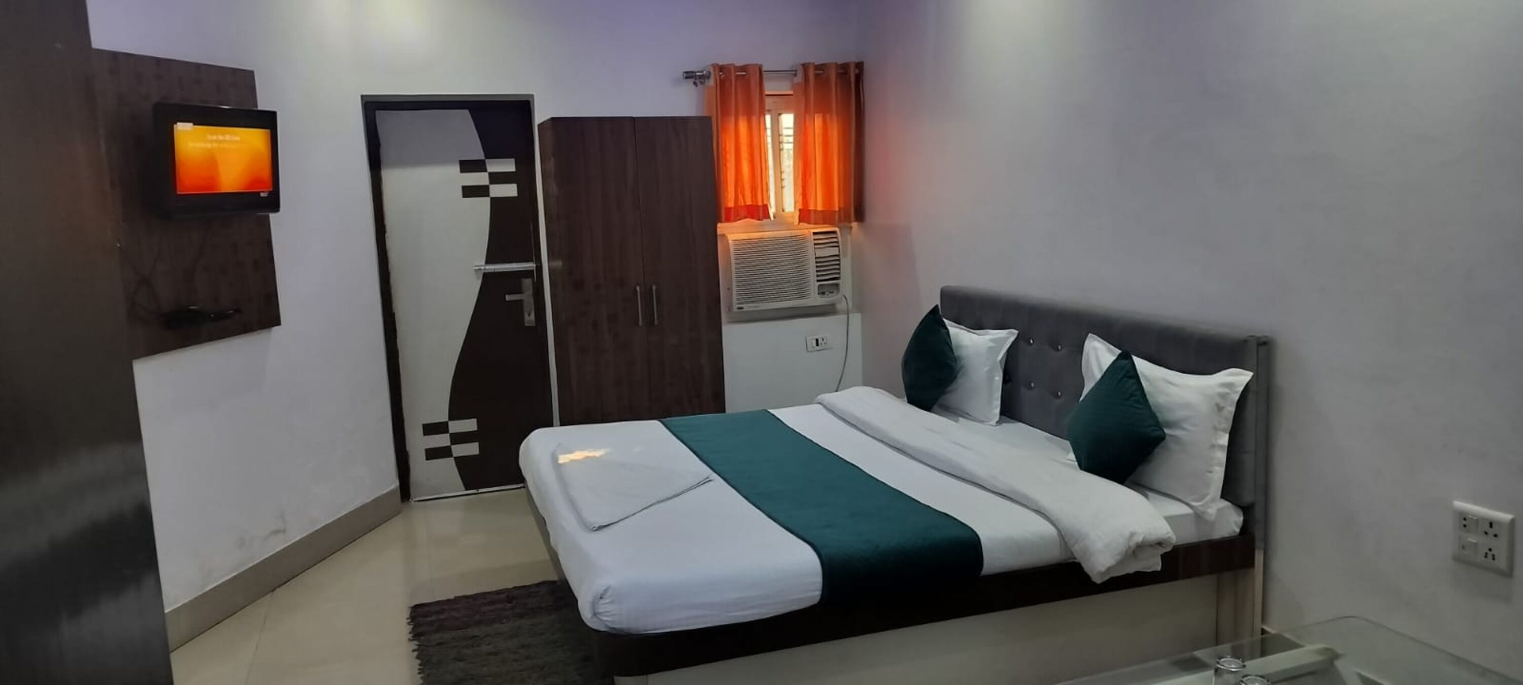Deluxe Double Room, City View | Meja, Wi-fi percuma 