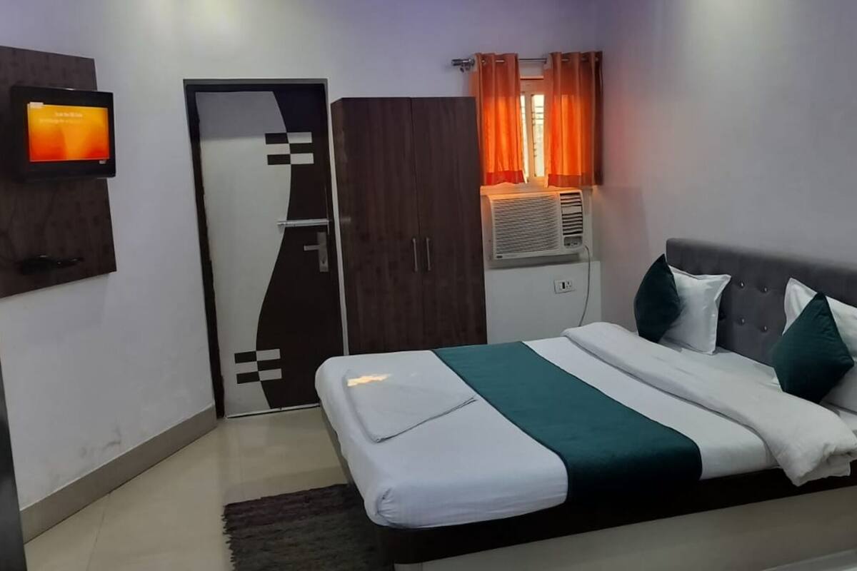 Deluxe Double Room, City View | Desk, free WiFi