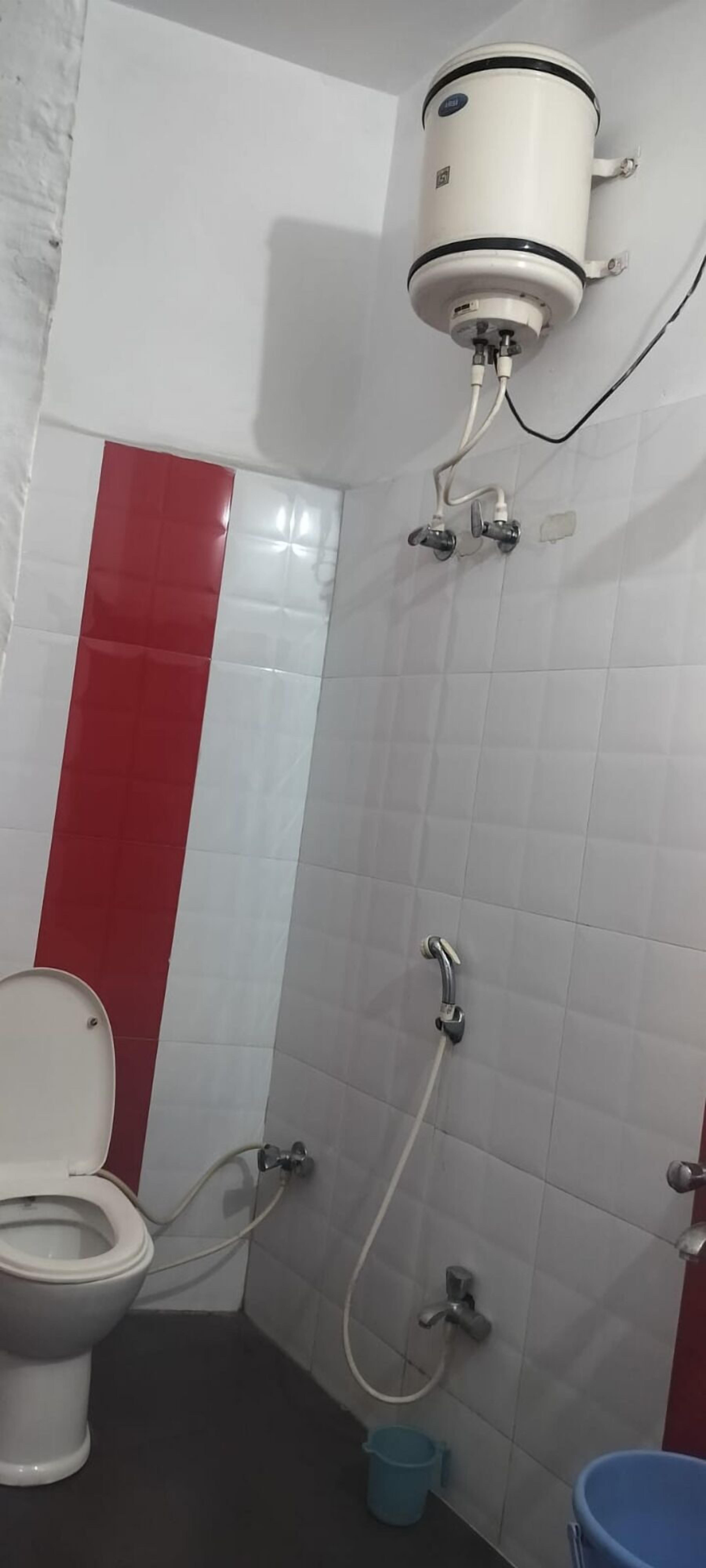 Deluxe Double Room, City View | Bathroom | Shower, free toiletries, towels