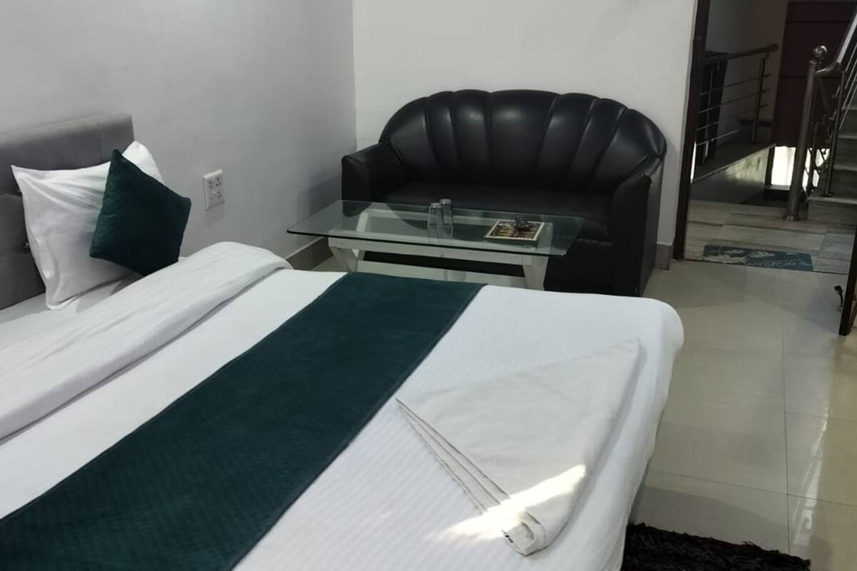 Double Room, City View | Desk, free WiFi