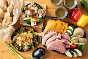 Family Room, Mountain View | Food and drink