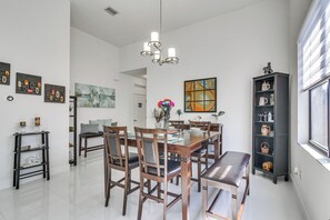 Interior - Easy Park & University Access! Family Miami Escape (Miami)