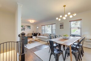 House (3 Bedrooms) | Interior - Easy Access to Atlantas Best! Home w/ Yard & Deck (Atlanta)