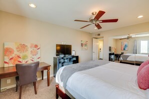 Interior - Walk to Everything! Pet-friendly Old Town Condo (Scottsdale)
