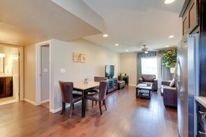 Interior - Walk to Everything! Pet-friendly Old Town Condo (Scottsdale)