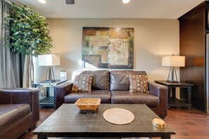 Interior - Walk to Everything! Pet-friendly Old Town Condo (Scottsdale)
