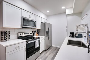 Apartment (1 Bedroom) | Interior - Pool & Hot Tub at Gem in the Heart of Old Town! (Scottsdale)