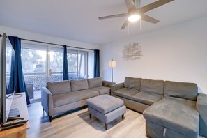 Apartment (1 Bedroom) | Interior - Pool & Hot Tub at Gem in the Heart of Old Town! (Scottsdale)