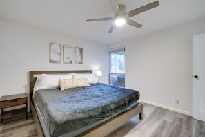 Apartment (1 Bedroom) | Interior - Pool & Hot Tub at Gem in the Heart of Old Town! (Scottsdale)
