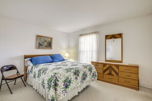 House (2 Bedrooms) | Interior - 8 Mi to Sea! Snowbird Haven w/ Porch in Palm Coast (Palm Coast)