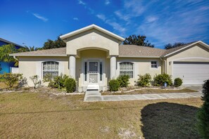 House (2 Bedrooms) | Interior - 8 Mi to Sea! Snowbird Haven w/ Porch in Palm Coast (Palm Coast)