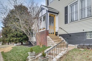 House (5 Bedrooms) | Interior - Lakeside Clifton Heights Home Near Forest Park (St. Louis)