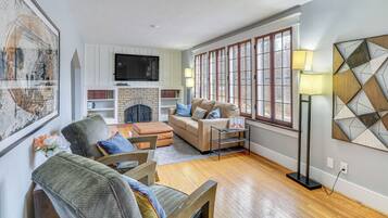 House (5 Bedrooms) | Interior