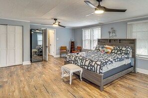 Interior - Lakeside Clifton Heights Home Near Forest Park (St. Louis)