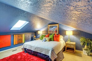 Interior - 180 Main Channel View! Poolside Apt in Osage Beach (Osage Beach)