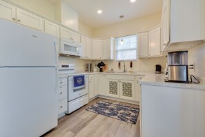 Interior - 1 Mi to Downtown Greensboro: Newly Built Home! (Greensboro)