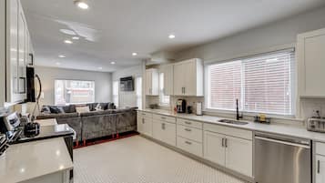 Rumah (4 Bedrooms) | Interior