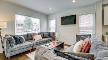 House (4 Bedrooms) | Front of property