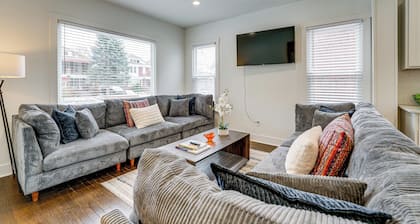 Spacious & Updated Group Getaway in Detroit!