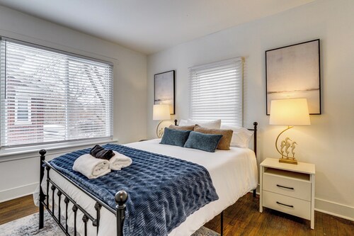 Spacious & Updated Group Getaway in Detroit!