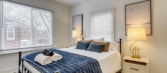 Spacious & Updated Group Getaway in Detroit!