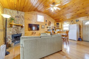 House (0 Bedroom) | Interior - Eureka Springs Cabin on 9+ Acres: Community Perks! (Eureka Springs)