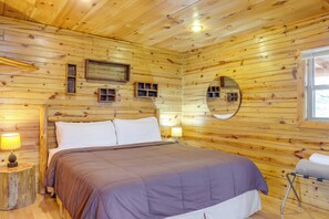 House (0 Bedroom) | Interior - Hike, Play On-site: Eureka Springs Cabin Near Dtwn (Eureka Springs)