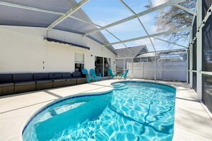 Indoor pool, a heated pool - 5 Star Home in Florida | Family & Pet Friendly (Davenport)