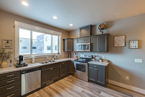 Interior - Steps to River & Norms Island! Pet-friendly Haven (Billings)