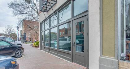 Walk to Shops & Restaurants! Dtwn Florence Unit