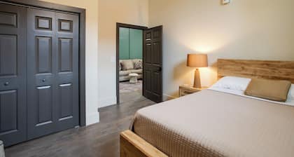 Walkable Couples Retreat in Downtown Florence