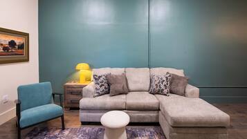 Apartment (2 Bedrooms) | Front of property