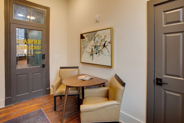 Apartment (1 Bedroom) | Front of property - Near Med Centers: Historic Apt in Dtwn Florence! (Florence)