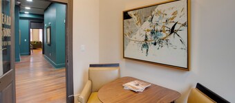 Near Med Centers: Historic Apt in Dtwn Florence!