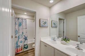 House (5 Bedrooms) | Interior - Shuttle to the Beach! Spacious Home in Millville (Millville)