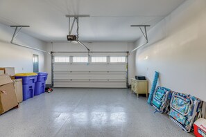 House (5 Bedrooms) | Interior - Shuttle to the Beach! Spacious Home in Millville (Millville)