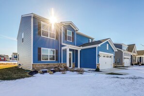 House (5 Bedrooms) | Interior - Shuttle to the Beach! Spacious Home in Millville (Millville)
