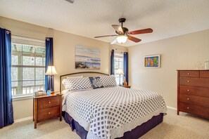 Interior - 'sea La Vie' Coastal Getaway Steps From the Beach (Waveland)