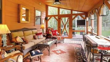 House (4 Bedrooms) | Interior