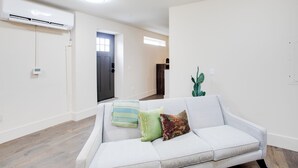 Apartment (0 Bedroom) | Bahagian dalam