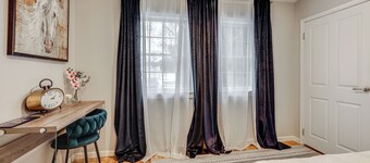 Close to Parks & Hot Spots: Quiet Pittsford Home