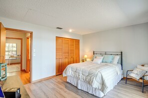 House (4 Bedrooms) | Interior - Lake Smith Getaway w/ Dock: Families Welcome! (Umatilla)