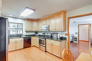 Interior - Lake Smith Getaway w/ Dock: Families Welcome! (Umatilla)