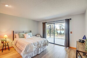 Interior - Lake Smith Getaway w/ Dock: Families Welcome! (Umatilla)