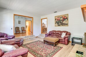 Interior - Lake Smith Getaway w/ Dock: Families Welcome! (Umatilla)