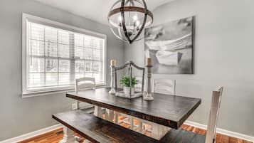 House (3 Bedrooms) | Interior