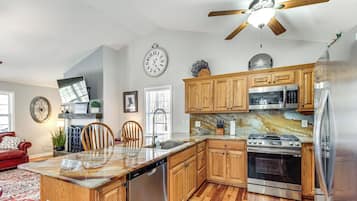 House (3 Bedrooms) | Interior