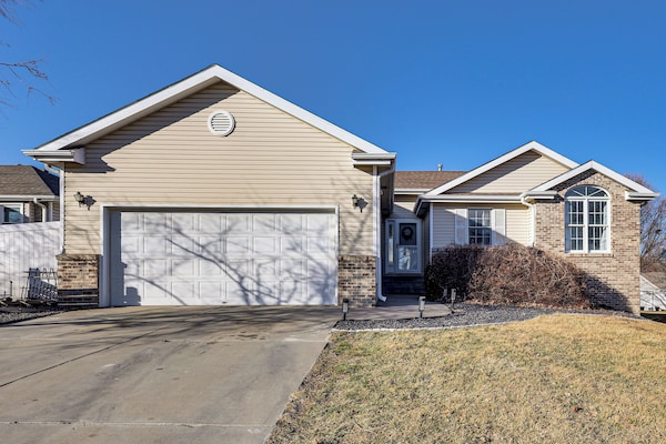 Spacious & Family Friendly! Lincoln Home W/ Deck - Lincoln