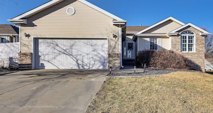 Spacious & Family Friendly! Lincoln Home w/ Deck